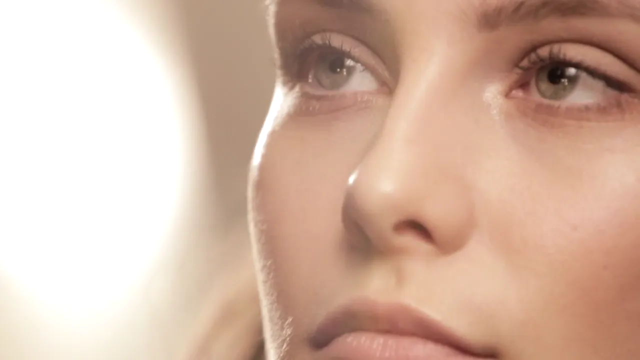 Burberry, Trench Kisses — film still